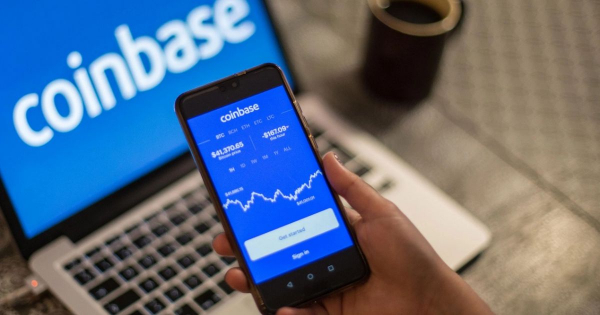 
                    Coinbase проведёт листинг нашумевшего токена-мема Дональда Трампа                
