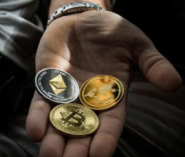 Биткоин -держатели пробуждаются &ndash; большие переводы следуют за восстановлением 90 тысяч долларов США