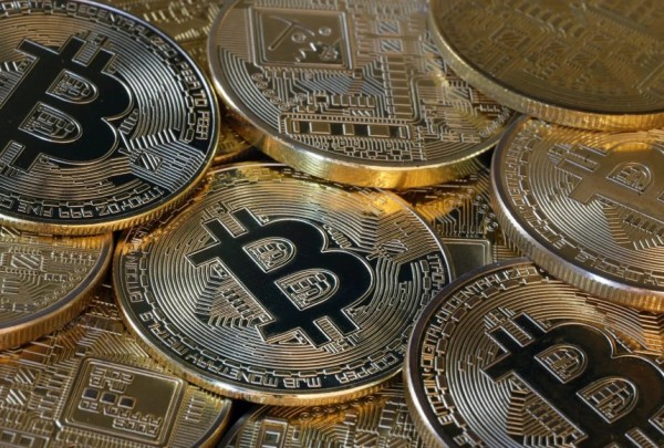Цена Биткоин на грани взрывоопасного прорыва 15% в качестве аналитических пятен треугольников формация