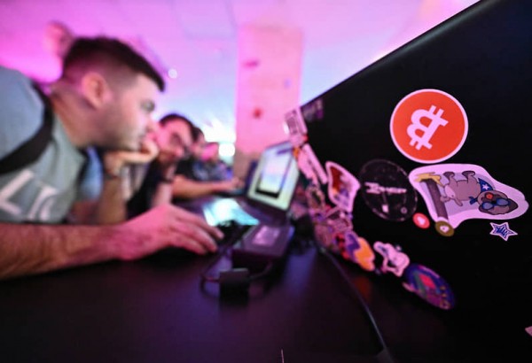 Биткойн проявляет стойкость
