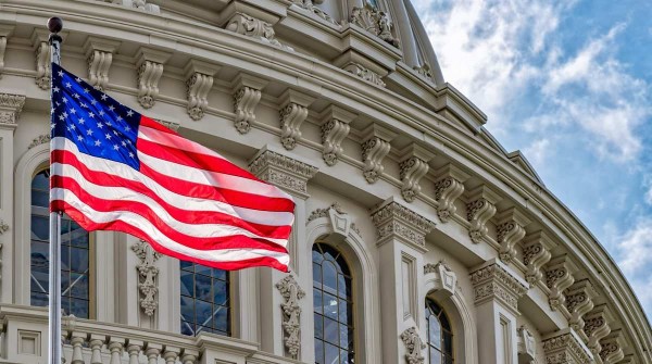 В США рассмотрят законопроект, запрещающий чиновникам проекты с криптовалютами
В США рассмотрят законопроект, запрещающий чиновникам проекты с криптовалютами