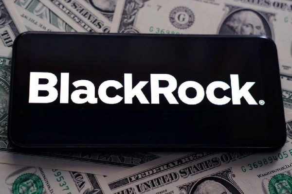 Биткоин-ETF от BlackRock обошел крупнейший фонд по золоту