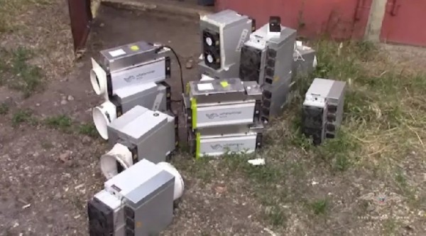 В лесном массиве под Иркутском ликвидирована нелегальная майнинговая ферма