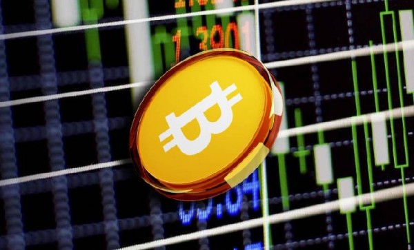 Курс биткоина удерживается вблизи $117 500 при доминировании розничных трейдеров
