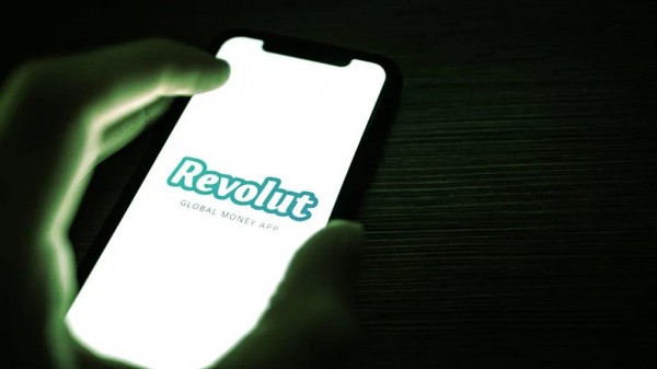 
                    Компания Revolut подтвердила свой уход из Венгрии из-за проблем с местными законами                