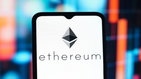 Ethereum тянет альткоины ниже отметки в 880 млрд долларов, а недельное падение на 22 % подрывает уверенность трейдеров