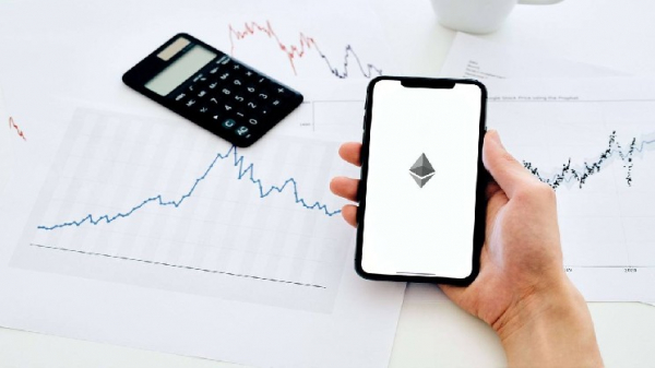Бывший руководитель Blackrock защищает Ethereum на фоне сокращения числа валидаторов Solana до 800