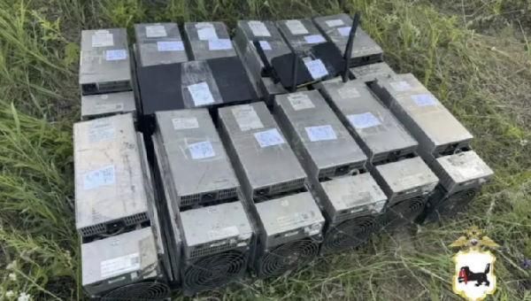 Неизвестные спрятали майнинговую ферму в сибирском лесу