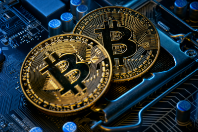 Крипторынок без компаса: регуляторная пауза держит Bitcoin у ключевого уровня